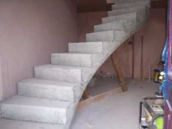 Отделка бетонной лестницы