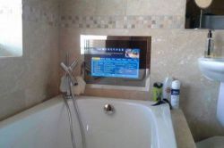 Водонепроницаемый телевизор для ванной комнаты