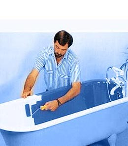 Нанесение эмали при реставрации ванны