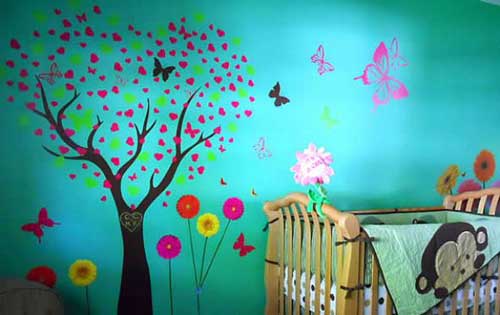 Яркие латексные краски в детской комнате